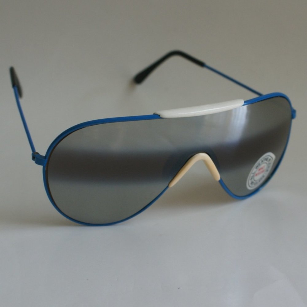 True Vintage Classic Sports Aviator all weather lens sunglasses